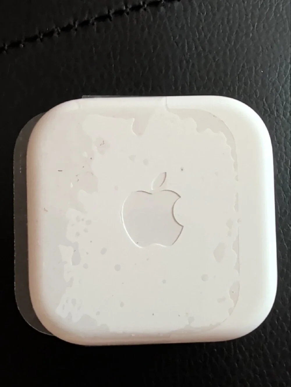 Apple White Earbud Headphones with Remote and Mic
